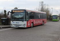 IVECO Crossway und MeinFernbus/Flixbus Mercedes Benz Tourismo abgestellt in H�he Rostock Hauptbahnhof/S�d.29.11.2015