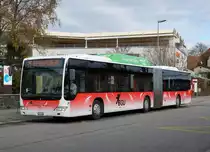 BGU: Auf dem BGU-Netz stehen zur Zeit zwei MERCEDES CITARO Gelenkbusse im Einsatz. Beim Wagen 28 handelt es sich um einen der wenigen Gasfahrzeuge auf den Schweizer Strassen. Die Aufnahme entstand am 1. Dezember 2015 beim Bahnhof Grenchen Süd.
Foto: Walter Ruetsch  