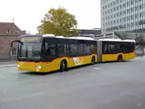 Postauto - Mercedes Citaro BE 734633 in Bern bei den Postautohaltestellen auf dem Dach des Bahnhof Bern am 23.10.2015