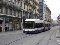 tpg - Trolleybus Nr.785 unterwegs auf der Linie 10 in der Stadt Genf am 01.11.2015