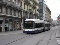tpg - Trolleybus Nr.785 unterwegs auf der Linie 10 in der Stadt Genf am 01.11.2015