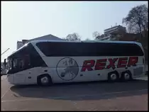 Neoplan Starliner von Rexer aus Deutrschland im Stadthafen Sassnitz am 28.03.2014