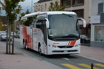 EY-991LD fährt am 09.10.2015 durch Schaan, Liechtenstein. Aufgenommen wurde ein Volvo 9900.
