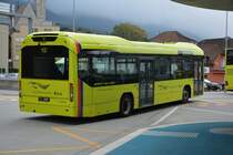 Am 09.10.2015 fährt FL-39890 (Volvo Hybrid 7700) auf der Linie 12. Aufgenommen in Schaan, Leichtenstein.
