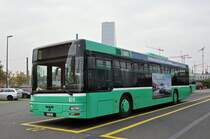 MAN Bus 824 steht auf dem Hof der Garage Rankstrasse. Die Aufnahme stammt vom 13.10.2015.