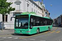 Mercedes Citaro 802 auf der Linie 33 fährt zur Haltestelle am Wettsteinplatz. Die Aufnahme stammt vom 03.08.2015.