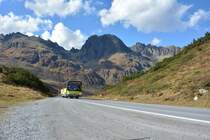 BZ-MBS 68 fährt am 09.10.2015 auf der Silvretta Hochalpenstraße in Richtung Silvretta Stausee, Österreich. Aufgenommen wurde ein Mercedes Benz Integro / Landbus Montafon.
