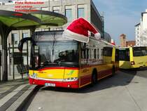 Mit diesem Foto vom HSB Solaris Urbino 12 Wagen 15 am 09.04.15 in Hanau wünsche ich euch allen Usern und Besuchern Frohe Weihnachten und besinnliche Feiertage