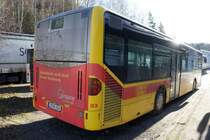 Schwarzenberg: Heckansicht eines Mercedes-Benz Citaro (in der Lackierung der BLT Baselland Transport AG aus der Schweiz mit Werbung für eine Schweizer Versicherungsgesellschaft) der Firma Reisedienst Gerhart Kaiser GmbH aus Zwickau (im Auftrag der RVE - Regionalverkehr Erzgebirge GmbH). Aufgenommen im Dezember 2015 im Stadtgebiet von Schwarzenberg / Erzgebirge.