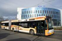 Stadtbus Mainz: Mercedes-Benz Citaro C2 Gelenkbus der MVG Mainz / Mainzer Verkehrsgesellschaft, aufgenommen im Dezember 2015 in der Nähe der Haltestelle  Bismarckplatz  in Mainz.