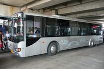 Higer-Stadtbus in Kunshan, Jiangsu, 3.10.2015, unterhalb der Gleiskörpers des Bahnhofs Kunshan-Nan.