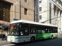Neoplan Oberleitungsbus in Shanghai, 3.10.2015