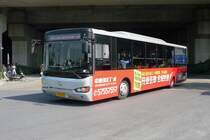 Higer-Stadtbus in Kunshan, Jiangsu, 11.10.2015, am Bahnhofs Kunshan-Nan