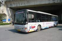 Higer-Stadtbus in Kunshan, Jiangsu, 11.10.2015, am Bahnhofs Kunshan-Nan