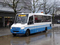 Will Mobil - Mercedes Nr.212  SG  381890 auf Dienstfahrt vor dem Bahnhof in Will am 29.11.2015