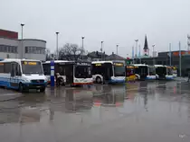 Will Mobil - Busparade mit Will Mobil , Regio Bus Gossau , Postauto vor dem Bahnhof in Will am 29.11.2015