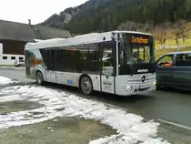 Ein Mercedes – Kutsenits Hydra von Oberlojer (Betreibt gemeinsam mit der OGV den Naturparkbus Weißensee) unterwegs als Linie 2 (Neusach Umkehrschleife - Techendorf Bergbahn Talstation - Neusach Umkehrschleife) am 9.1.2016 nahe der Haltestelle Neusach Draxlhof.