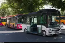 Ein Gruau Microbus steht am 11. Juli 2015 in Béziers am Gare routière abgestellt.