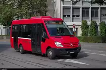 Der Kleinbus 501 wurde von BERNMOBIL extra für den dreijährigen Versuchsbetrieb der Linie 25 angeschafft. Nach dem Ende des Versuchsbetriebs Ende 2014 wurde das Fahrzeug inzwischen weiterverkauft (wohin weiss ich leider nicht). Am 5. September 2014 steht das Fahrzeug am Eigerplatz vor einem Rotlicht auf dem Weg zu seinem nachmittäglichen Einsatz im Liniendienst.