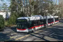 Doppelgelenkbus unterwegs auf der Linie 1. Fotografiert aus dem Oberdeck eines Doppelstock-Postautos. St. Gallen, 07.12.2015