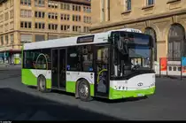 TransN La Chaux-de-Fonds. Ein Urbino 8,6 erreicht am 22. Dezember 2015 den Bahnhof.