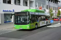 Am 12.10.2015 fährt dieser MAN Lion's City CNG (GAP-GW 75) auf der Linie 5. Aufgenommen im Zentrum von Garmisch-Partenkirchen.
