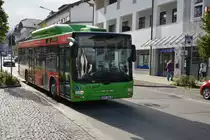 Am 12.10.2015 fährt dieser MAN Lion's City CNG (GAP-GW 30) auf der Linie 1. Aufgenommen im Zentrum von Garmisch-Partenkirchen.
