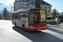Am 12.10.2015 fährt SZ-842ZH auf der Linie TS. Aufgenommen wurde ein Solaris Urbino Alpino / Innsbruck Marktplatz.
