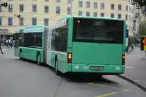BS-3286 ist am 13.10.2015 eingesetzt auf der Linie 50 zum EuroAiport. Aufgenommen wurde ein MAN Niederflur-Glenkbus / Bahnhof Basel SBB.
