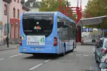 Am 13.10.2015 fährt BG-148-BV auf der Linie 604 nach Basel. Aufgenommen wurde ein Mercedes Benz Citaro Facelift / Avenue de Bâle in Saint-Louis.
