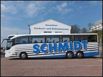Mercedes Tourismo von Schmidt aus Deutschland im Stadthafen Sassnitz am 22.04.2014