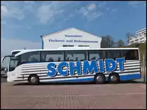 Mercedes Tourismo von Schmidt aus Deutschland im Stadthafen Sassnitz am 22.04.2014