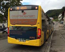 AAGL Liestal, Mercedes-Benz Citaro C2 G (Nr. 82/BL 7222, 2014) am Mi 23. September 2015 bei der Endhaltestelle Reigoldswil BL, Dorfplatz. Dieser Bus (für die AAGL übrigens erstmals mit vier Türen und Heckzielanzeige ausgestattet) hat sein Kennzeichen vom weissen Citaro Gelenker Nr. 94 (2001) geerbt, welcher weit über eine Million Kilometer für die AAGL leistete. Gegen Ende 2014 wurde dieser ersetzt, zusammen mit dem verbliebenen ehemaligen TPL Citaro Nr. 58 (2001, hatte bei der Ausmusterung etwa halb so viele Kilometer auf dem Tacho wie Nr. 94) und für mich überraschend Citaro Nr. 75 (2004!), welcher also nur gerade etwa zehn Jahre alt wurde. 