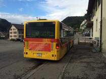 BLT Oberwil, Mercedes-Benz Citaro (Nr. 96/BL 7143, 2001) am Mi 23. September 2015 bei der Haltestelle Reigoldswil BL, Dorfplatz. Dieser Wagen war der letzte verbliebene Euro 2 Standardwagen der BLT und hielt sich bis November 2015 im Bestand, vorwiegend als Reserve. Sehr zu meiner Freude kam er eines schönen Tages nochmal auf der Linie 91 zum Einsatz, wo immer mal wieder Fahrzeuge ausgetauscht werden oder abwesend sind. Mit ca. 815'000 Km wurde er dann durch einen neuen C2 ersetzt.