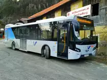 VDL Citea der OGV am 4.2.2016 geparkt nahe der Haltestelle Oberdrauburg Gemeindeamt. Der Bus kam kurze Zeit zuvor um 15:45 Uhr von der Kfl. 5021 als Kurs 34 von Gerlamoos an und fuhr dann um 16:44 Uhr auf der Kfl. 5052 von Oberdrauburg Bahnhof über den Gailberg nach Kötschach-Mauthen.