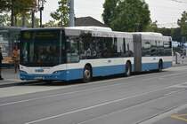 Dieser Neoplan Centroliner Evolution mit dem Kennzeichen ZH-730548 steht am 14.10.2015 am Bürkliplatz / Zürichsee.
