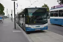 Dieser Neoplan Centroliner Evolution mit dem Kennzeichen ZH-730548 steht am 14.10.2015 am Bürkliplatz / Zürichsee.
