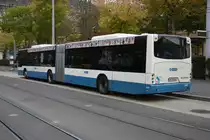 Dieser Neoplan Centroliner Evolution mit dem Kennzeichen ZH-730548 steht am 14.10.2015 am Bürkliplatz / Zürichsee.
