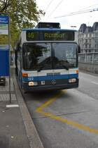 Am 14.10.2015 fährt dieser Mercedes Benz O 405 GTZ auf der Linie 46 zum Rütihof. Aufgenommen am Bahnhof Zürich HB.
