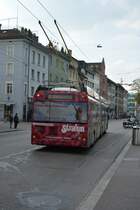 Am 14.10.2015 fährt dieser Solaris Urbino Trollino  180  auf der Linie 3. Aufgenommen in Winterthur Stadthausstrasse.
