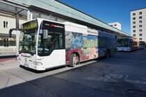 Mercedes-Benz O 530 I (Nr. O 1529) von Kowatsch (Dr. Richard Gruppe) unterwegs als Linie 2 (Villach Hauptbahnhof - Villach Völkendorf) am 11.2.2016 bei der Haltestelle Villach Hauptbahnhof.