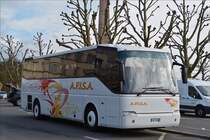 . Dieser Reisebus aus Italien war am 12.02.16 in Luxemburg zu Gast. 
Ein Markenlogo habe ich nicht finden können, so kenne ich noch Marke oder Typ. 