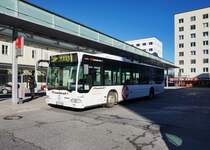 Mercedes-Benz O 530 I (Nr. O 1527) von Kowatsch (Dr. Richard Gruppe), am 12.2.2016 bei der Haltestelle Villach Hauptbahnhof.