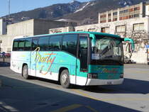 Mercedes 404  VS  5698 bei den Bushaltestellen beim Bahnhof Sierre am 16.02.2016