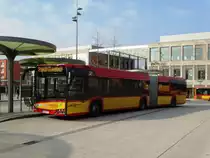 Nagelneuer HSB Solaris Urbino 18 Wagen 81 am 10.03.16 in Hanau auf der Linie 2