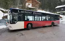 Mercedes-Benz O 530 I von Lackner Reisen, unterwegs auf der SVV-Linie 555 (Bad Hofgastein Busbf/Schlossalmbahn - Bad Gastein Grüner Baum), am 13.3.2016 nahe der Haltestelle Bad Gastein Grüner Baum.
