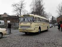 Ikarus 66 am 05.04.2013 in der Zwickauer Straße von Dresden