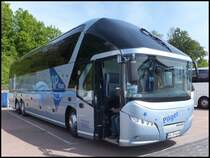 Neoplan Starliner von Pilger Reisen aus Deutschland im Stadthafen Sassnitz am 17.05.2014