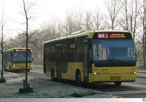 VDL Berkhof Ambassador des Unternehmens 'U-OV'. Wagen Nummer 4251 und Nummer 4435 (Dahinter) am Morgen des 12. März 2016 in Utrecht.