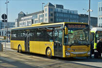 . VV 2075, IVECO Crossway von Voyages Vandivinit, gesehen am Busbahnhof in Luxemburg.  17.03.2016